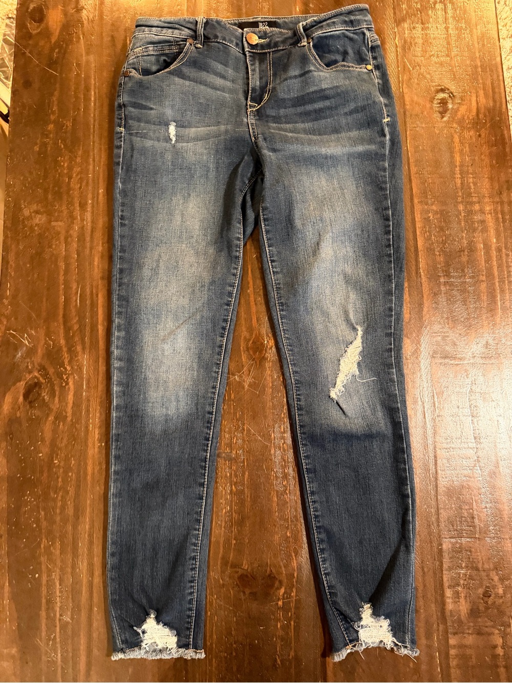 1822 Denim Classic High-Rise Skinny Jeans in Medium Blue Light Distressed - 29 - Picture 4 of 8